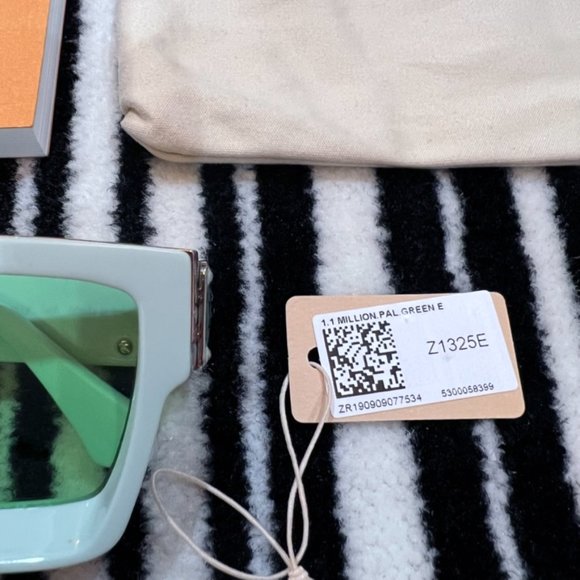 Louis Vuitton Limited Edition 1:1 Millionaire Zeiss Lens Sunglasses - Pale Green - Picture 13 of 14
